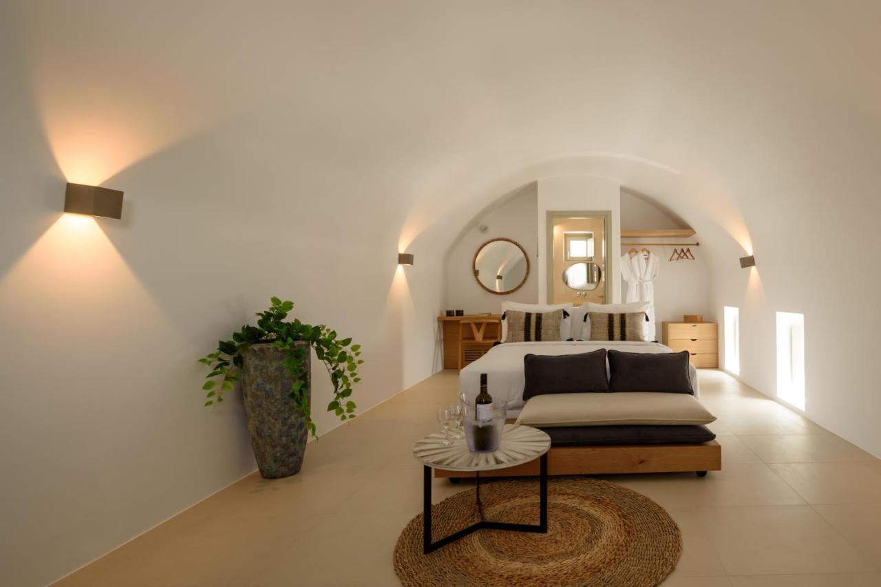 Este Luxury Suites Firá Buitenkant foto