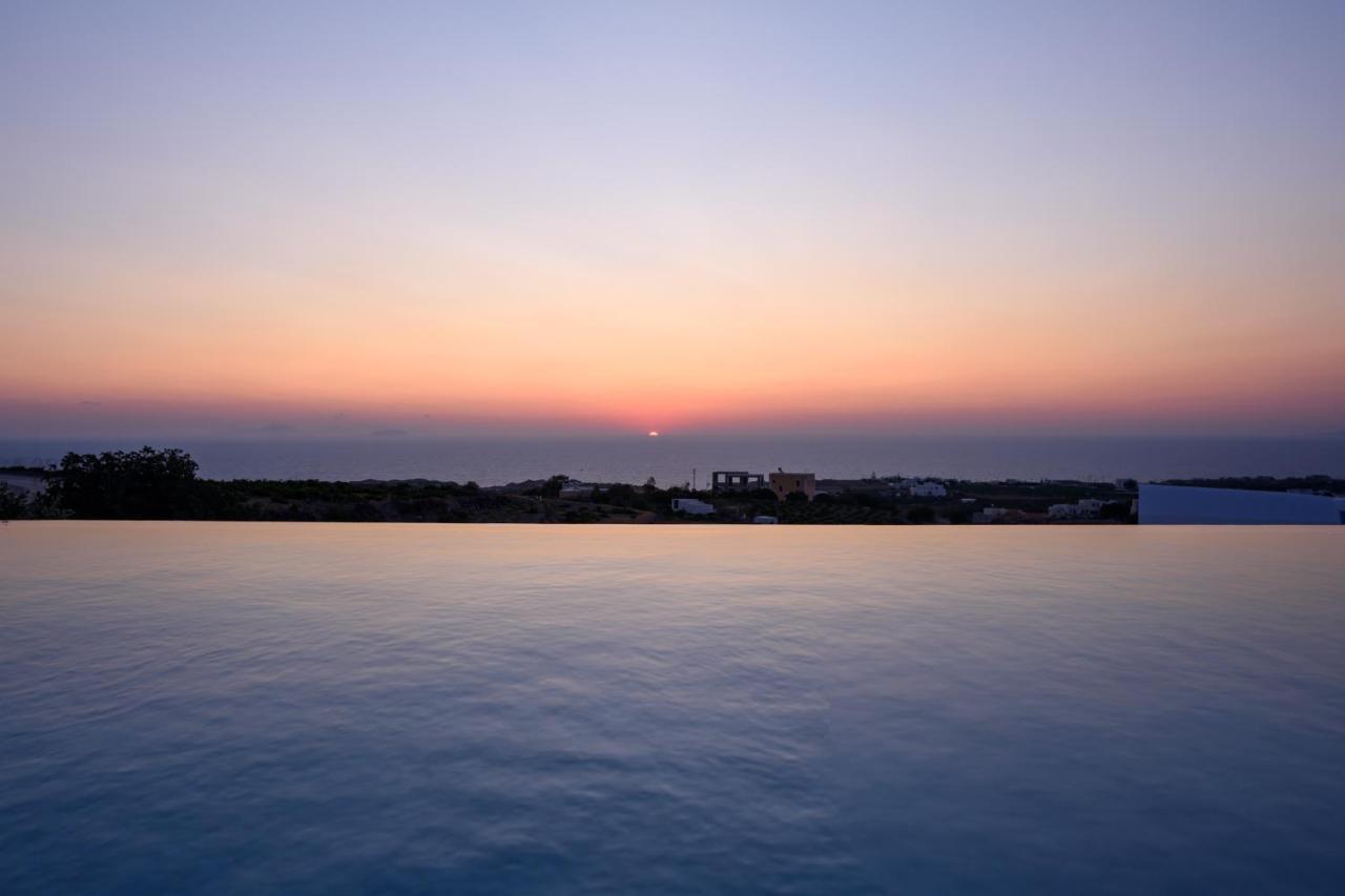 Este Luxury Suites Firá Buitenkant foto