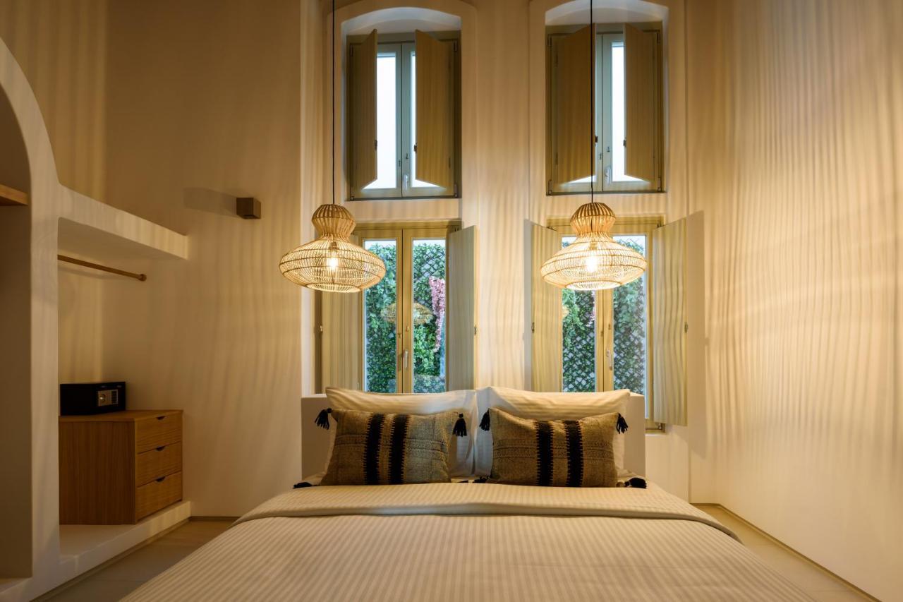 Este Luxury Suites Firá Buitenkant foto