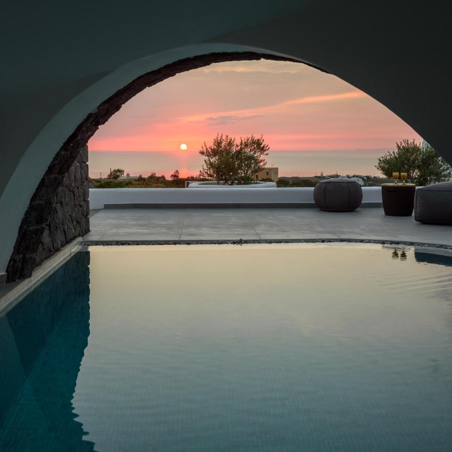 Este Luxury Suites Firá Buitenkant foto