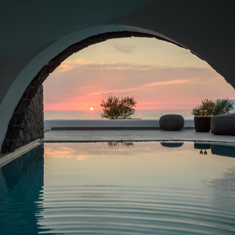 Este Luxury Suites Firá Buitenkant foto